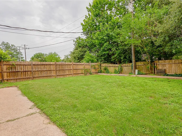 1520 Hawk Tree Dr #D — Photo 16