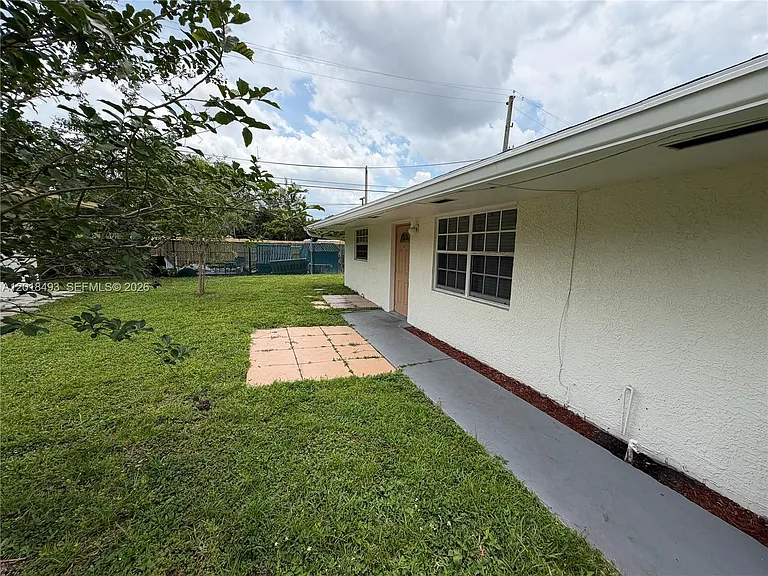 808 SW 30th St #REAR — Photo 5