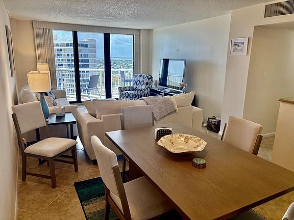 4th image of 320 Seaview Ct APT 1710