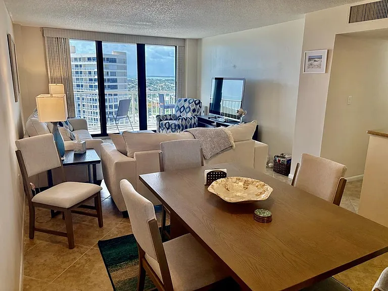320 Seaview Ct #1710 — Photo 4