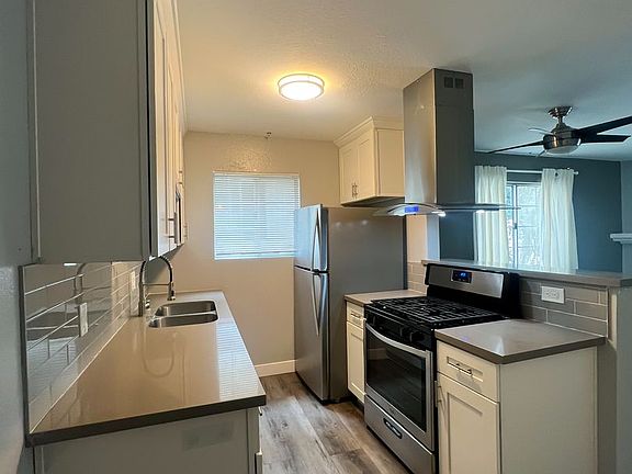 4th image of 22423 Del Valle St #102