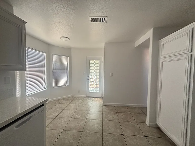 1734 Lightcap St — Photo 15
