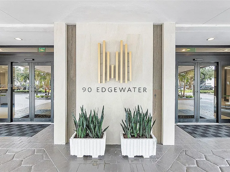 90 Edgewater Dr #Penthouse 18 — Photo 14