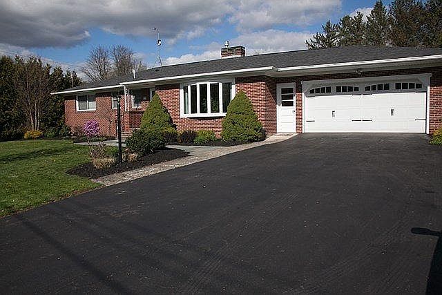 1st image of 15 Briarcliff Dr