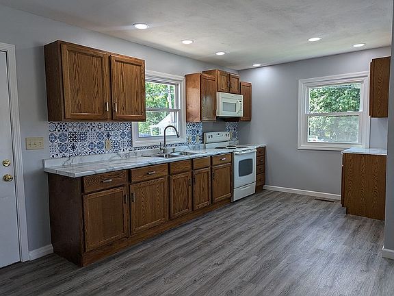 3rd image of 204 Royan Ave