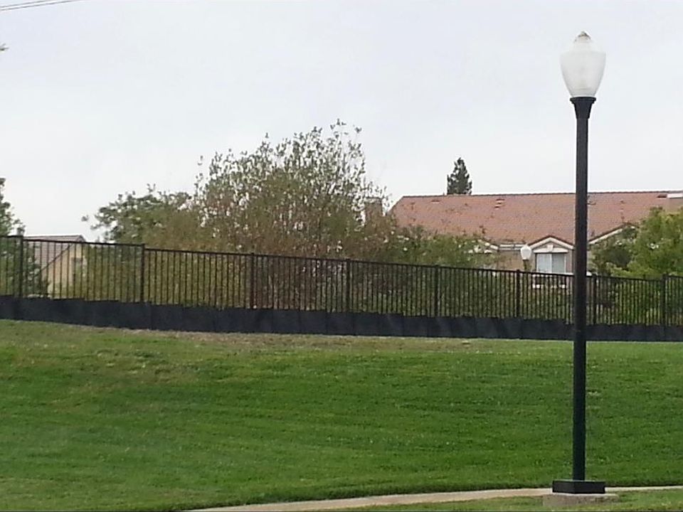 Well lit fenced in gated community.Mancured meadows.Good security.Well maintained!.