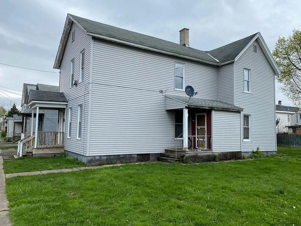 1207 Schuyler St — Photo 2