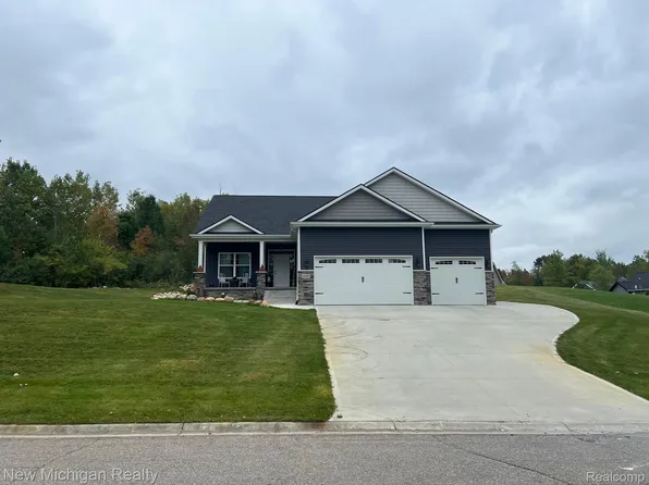 12367 Wolfberry Ct, Fenton, MI 48430