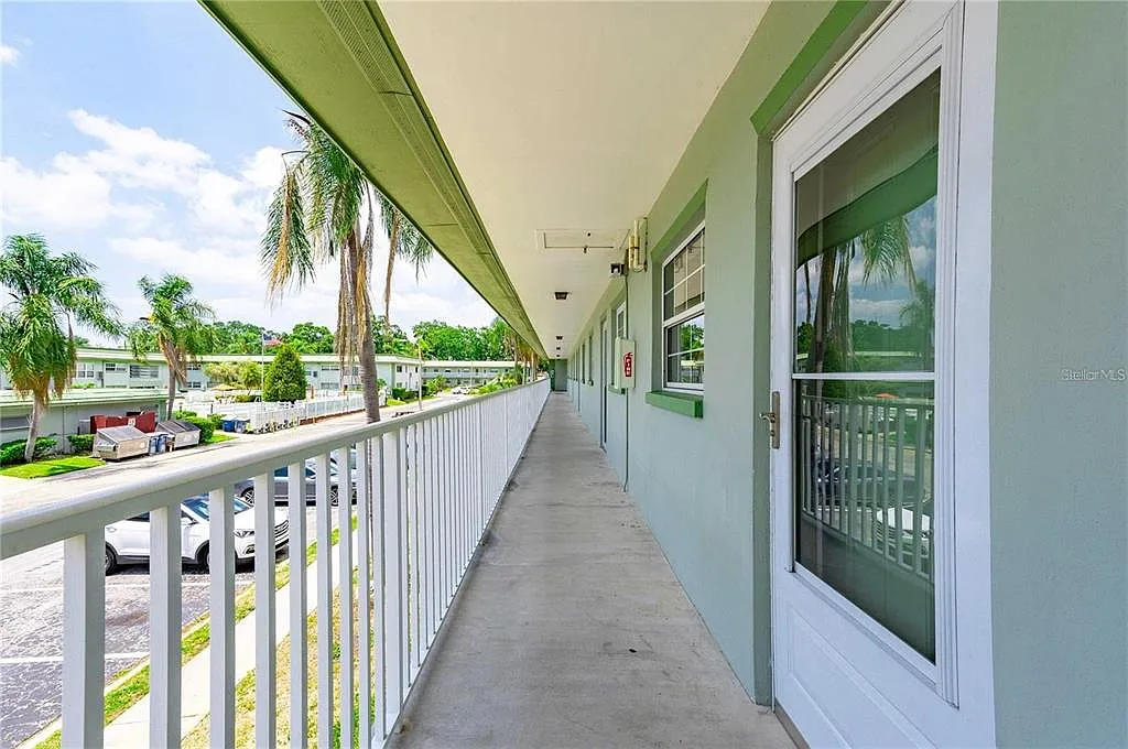 1 bed, 1.0 bath, 642 sqft, $1,300 — Photo 1