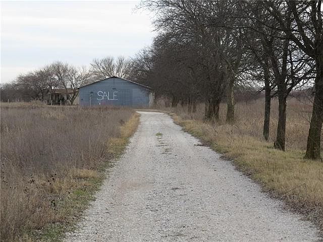 2nd image of 10627 Plainview Rd