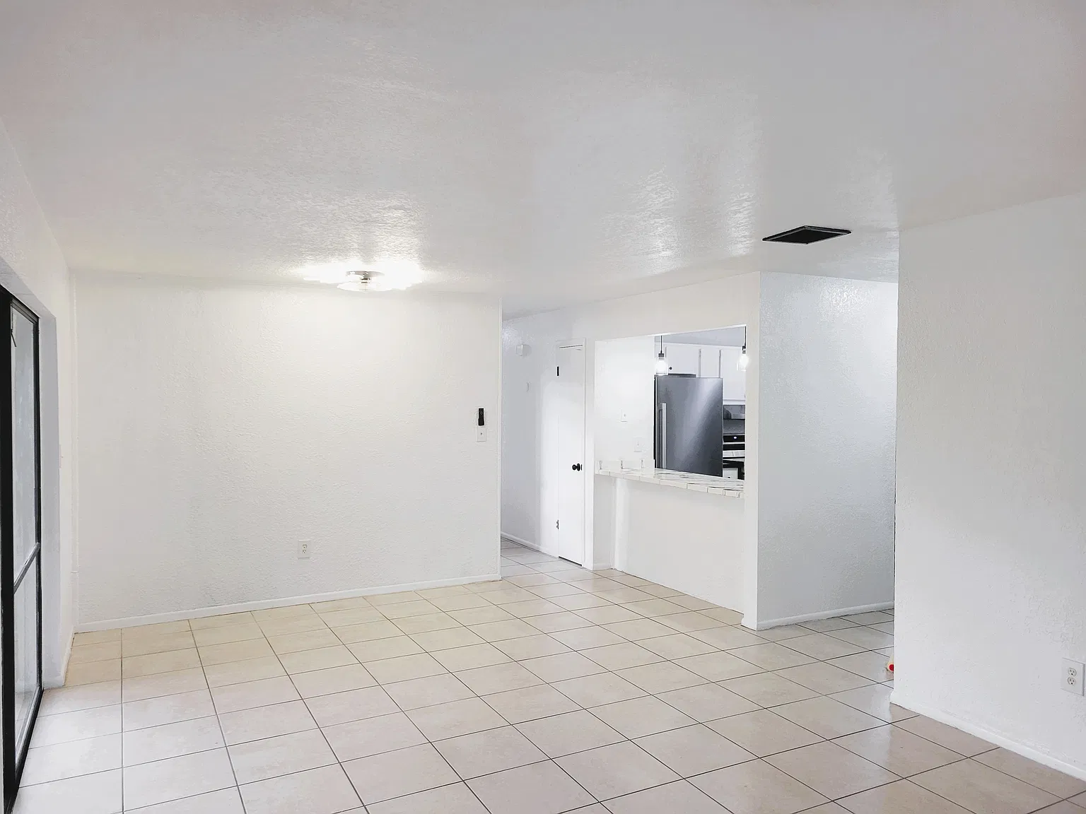 3 bed, 1068 sqft, $1,590 — Photo 3