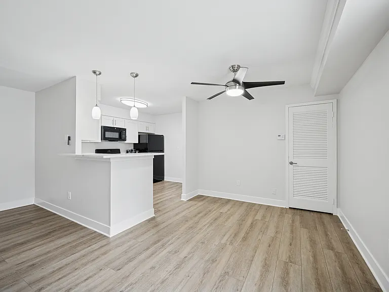 Meadowbrook Apartments — Photo 7
