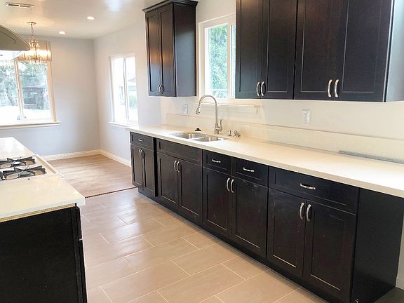 4th image of 1021 E Lemon Ave