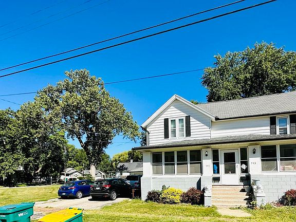 3rd image of 741 E Berrien St