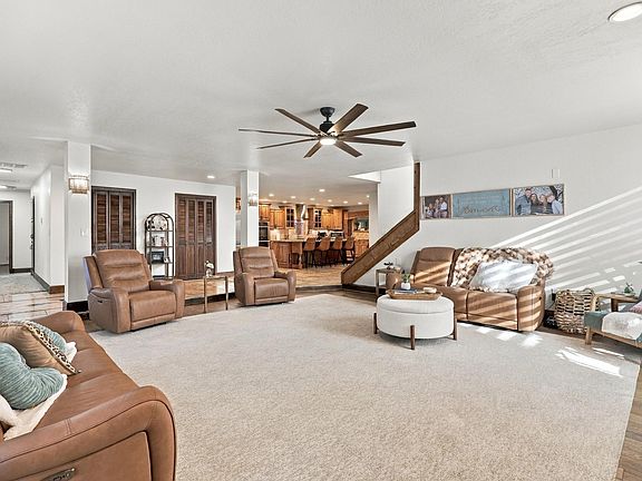 5th image of 120 Creekside Dr