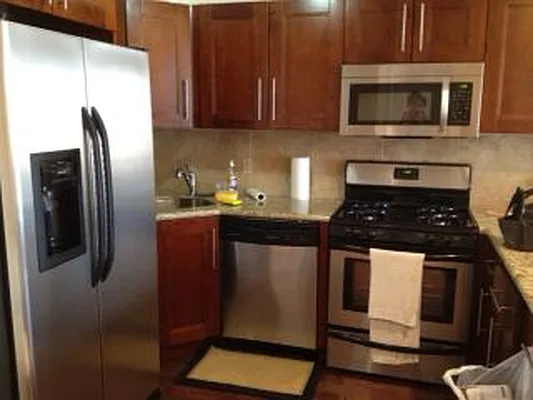 Rented by Paramount Realty Management | media 27