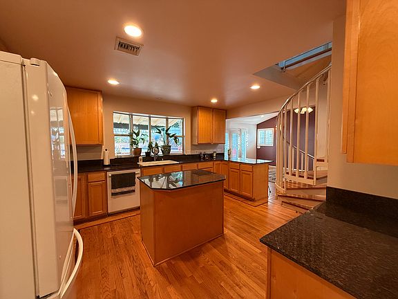 3rd image of 1319 Flanders Rd