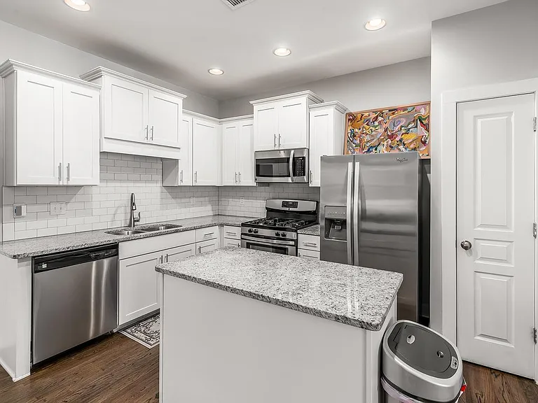 302 Reid Dr — Photo 4
