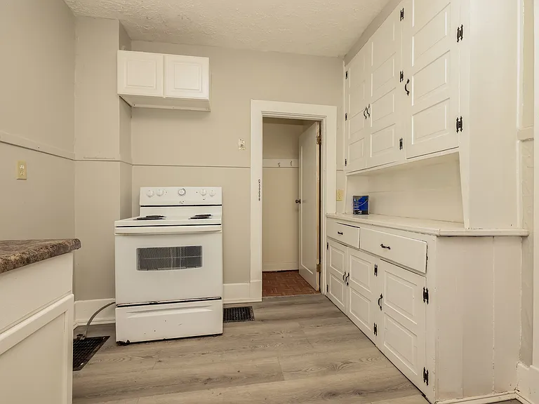 1242 Wilson Dr — Photo 9
