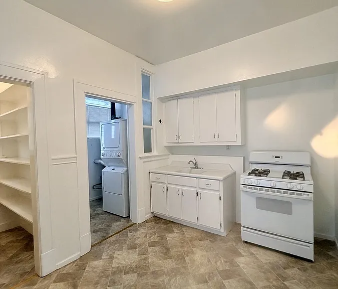 1569 Powell St — Photo 5