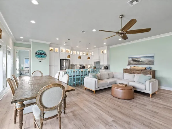 775 Townsend Dr, Crystal Beach, TX 77650
