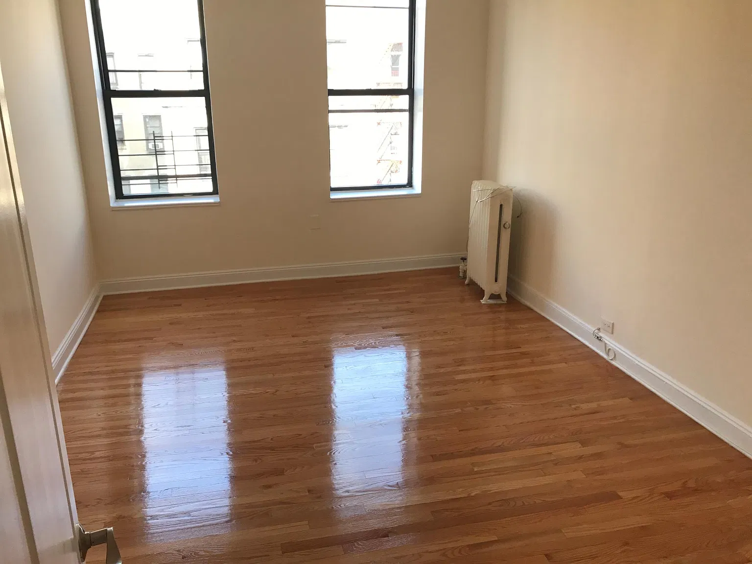 5 bed, $1,200 — Photo 3