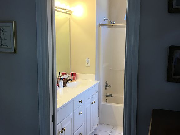 Third floor master bathroom 