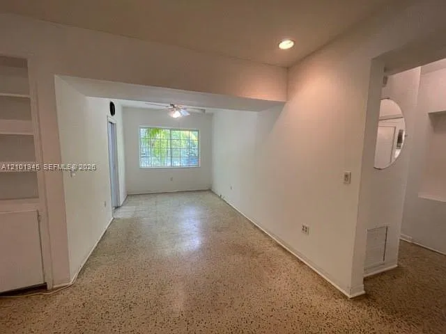 825 West 40 St Condo — Photo 3