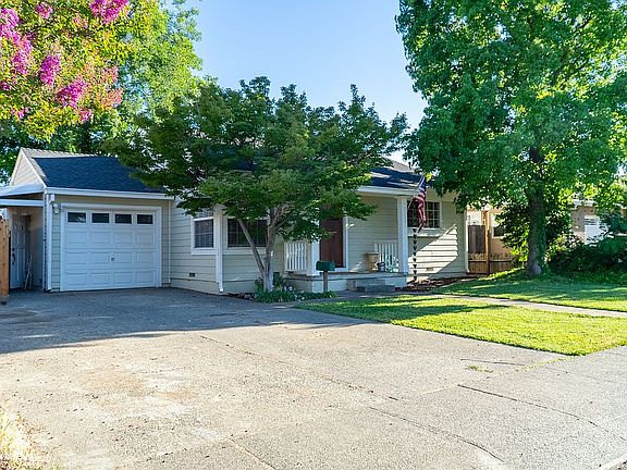 2nd image of 373 Cottonwood St