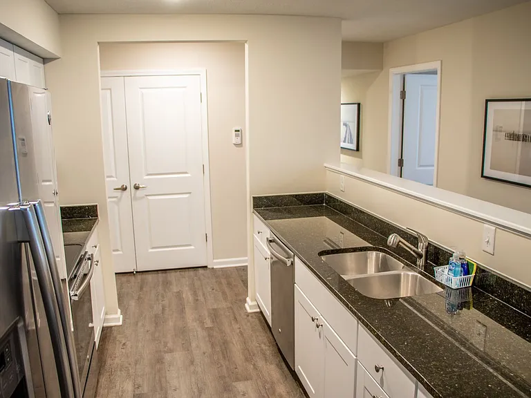 Latham Apartments — Photo 109