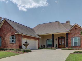 203 Capilano Ln, Broussard, LA 70518