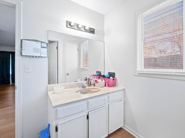 wichita-kansas-2062429182 picture