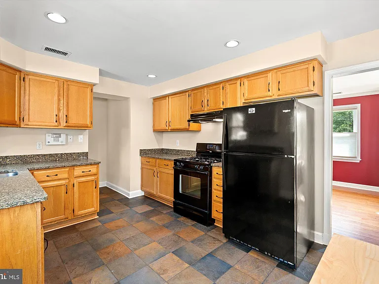 16 E Braddock Rd — Photo 13