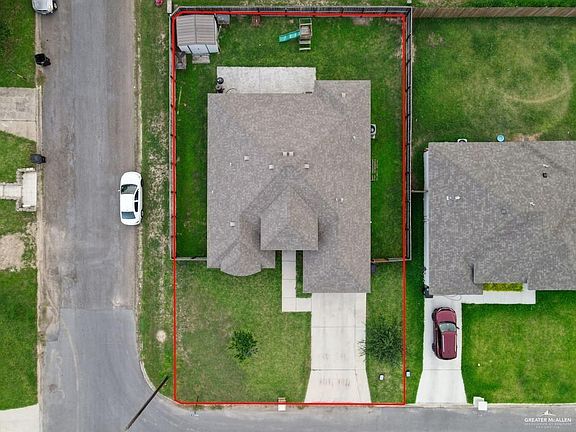 5th image of 909 Emerald Ave