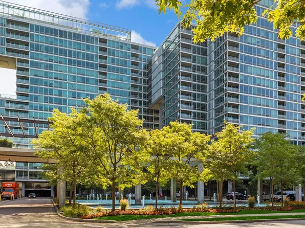 9655 Woods Dr #1502, Skokie, IL 60076