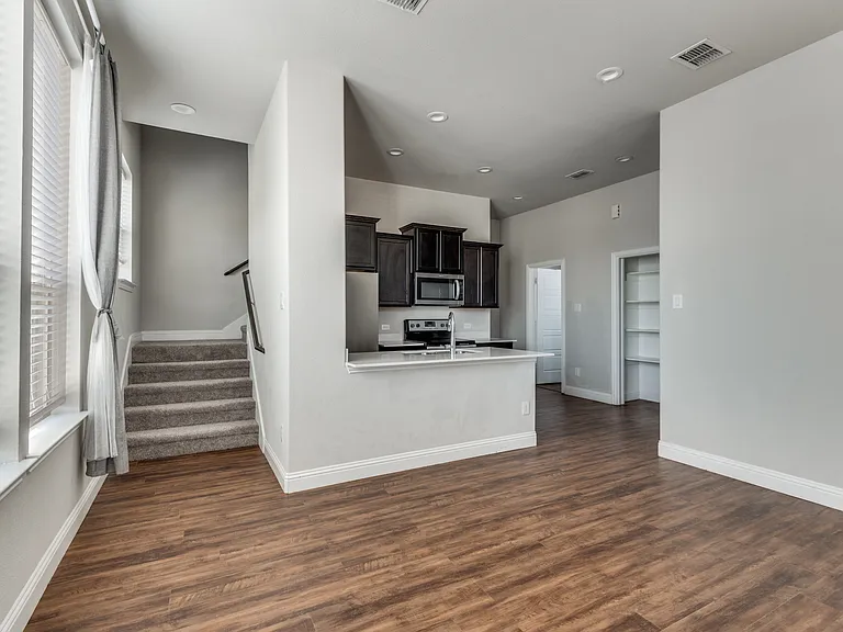 1900 Bel Air Dr — Photo 2