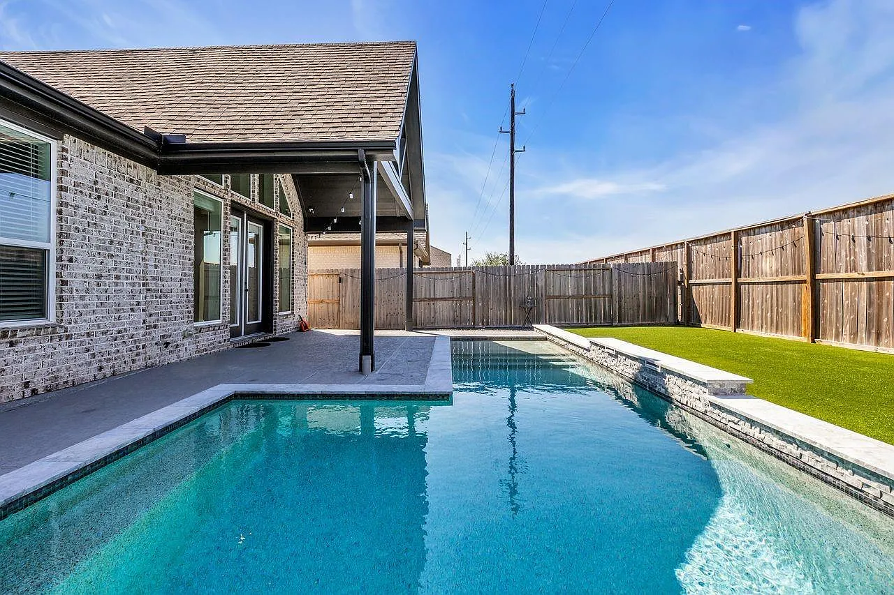 4 bed, 3.0 bath, 2175 sqft, $3,950 — Photo 1