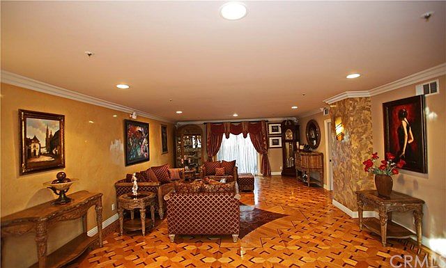 1st image of 1118 Park Ave #2