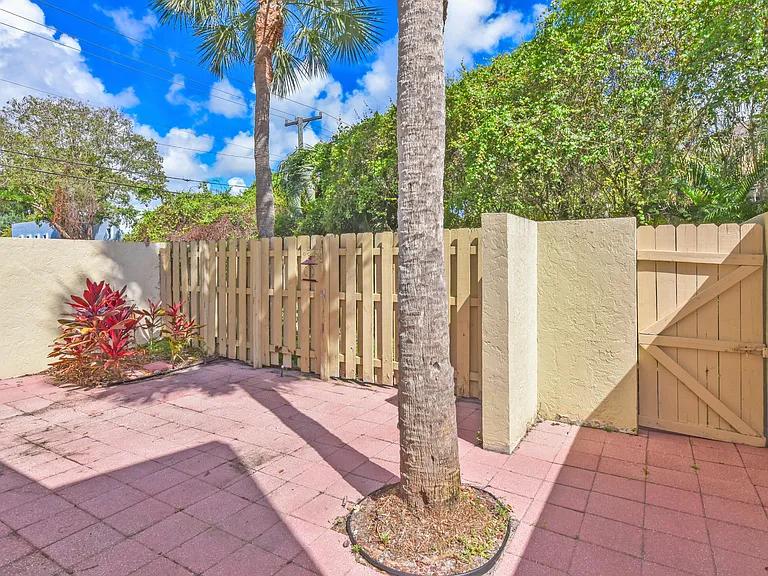 1400 NW 9th Ave #B-8 — Photo 28