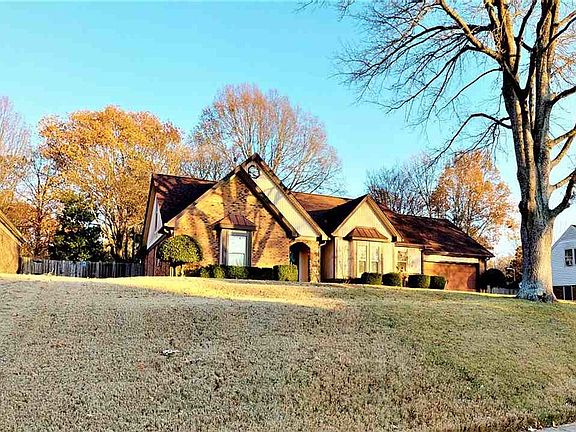 2nd image of 3130 Edgeworth Ln