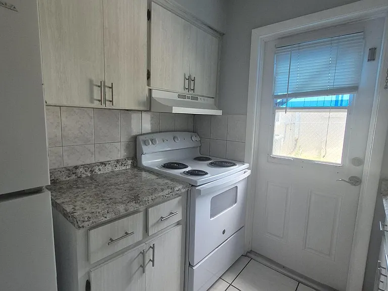7221 Venetian St #9 — Photo 6