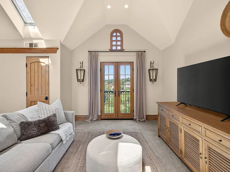 2375 Clubhouse Dr — Photo 46