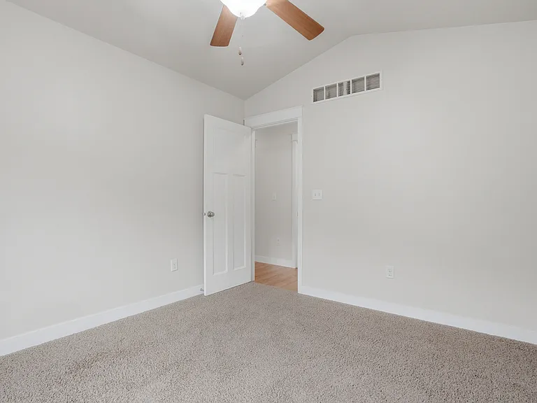 59 Whitechapel Dr — Photo 28