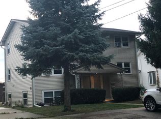 137 N Stott St #3, Genoa, IL 60135