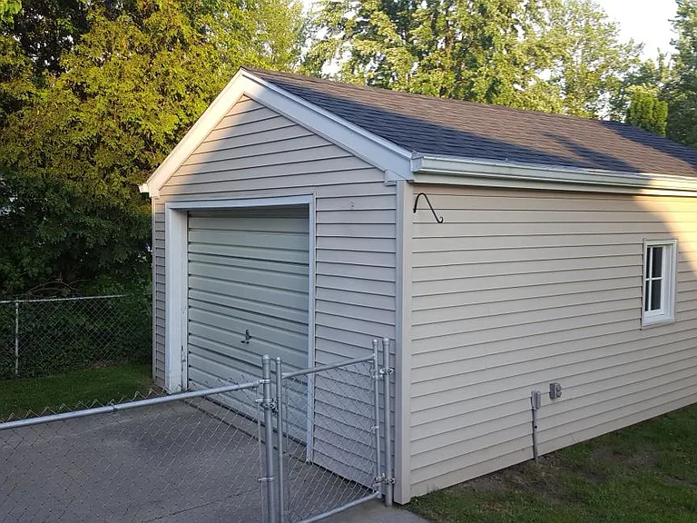 614 Samantha Ave — Photo 2
