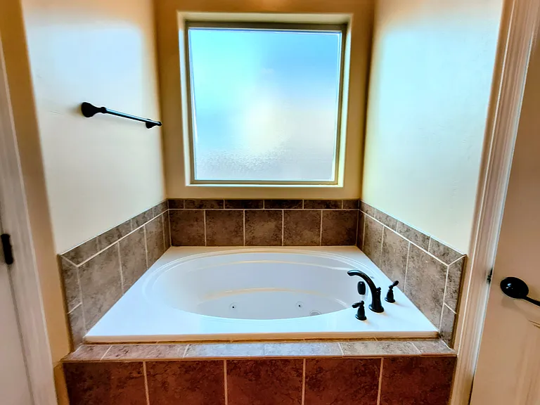 1813 Denise Dr — Photo 6