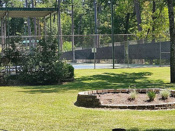Tennis courts in walking disproperty