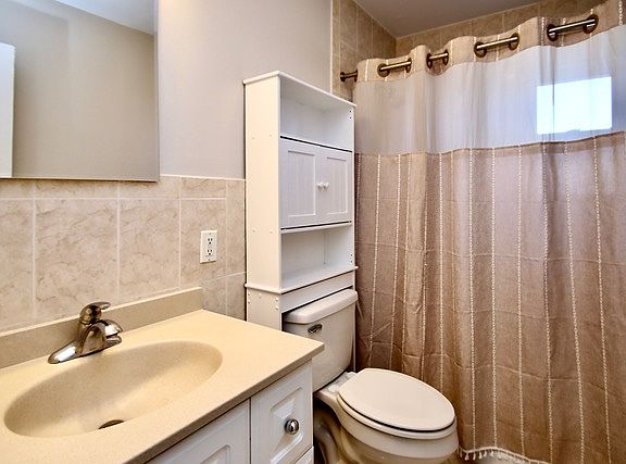 4th image of 146B Virginia Dr #146-B