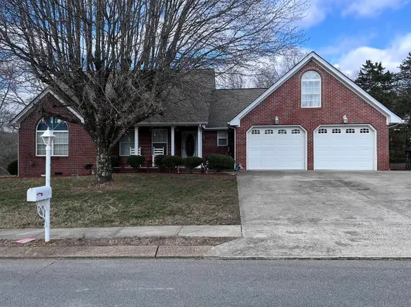 353 Skip Ln, Soddy Daisy, TN 37379
