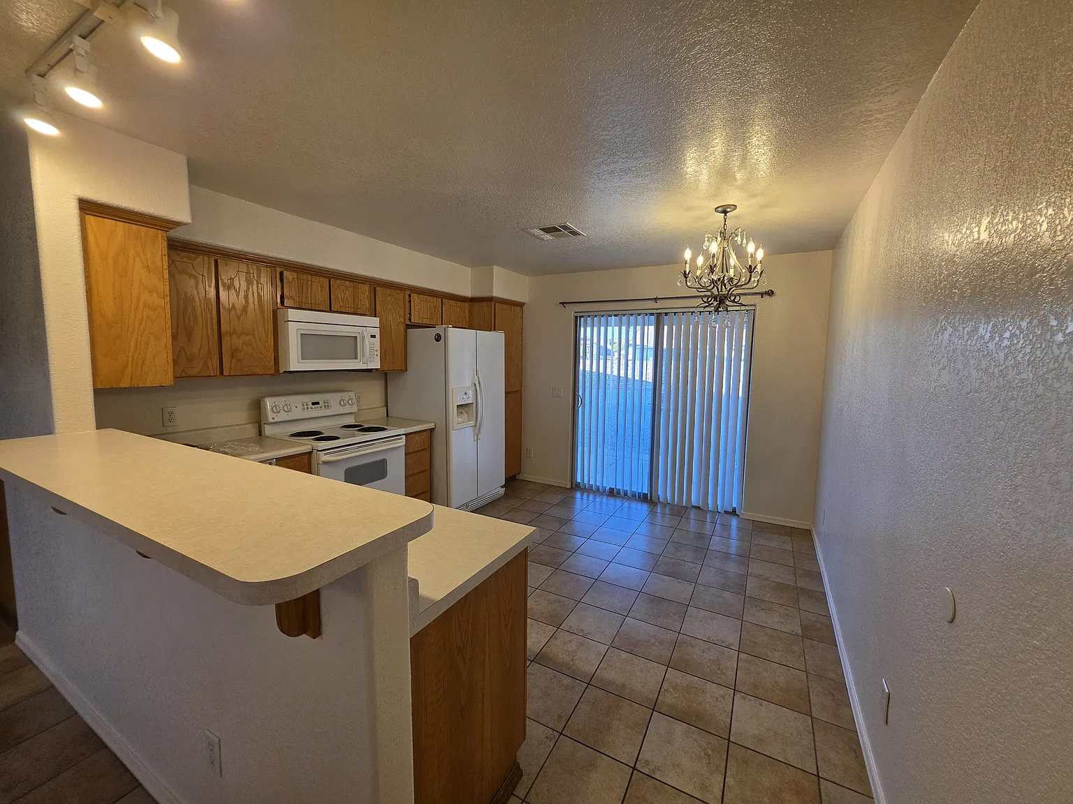 2 bed, 864 sqft, $1,500 — Photo 4
